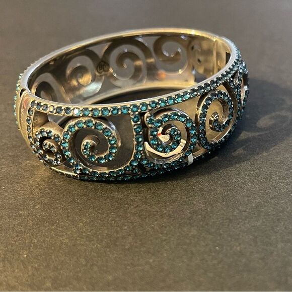 Brighton Sea of Love Crystal Hinged Bangle Bracelet NWT - Picture 6 of 9